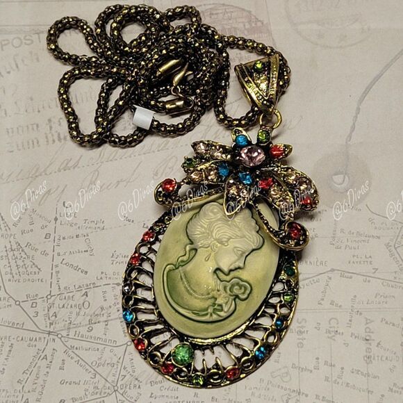 CAMEO  Pendant Necklace with multicolored Crystals - Picture 9 of 9